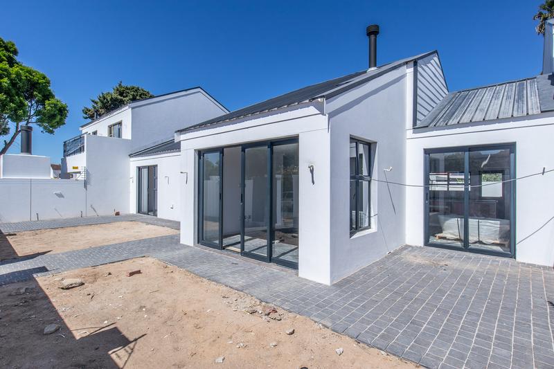 To Let 4 Bedroom Property for Rent in Meadowridge Western Cape
